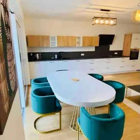 Brand New Luxury 3 Bedrooms, Terrace And Free Parking - Noah Apartment