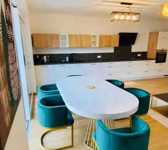 Brand New Luxury 3 Bedrooms, Terrace And Free Parking - Noah Lejlighed